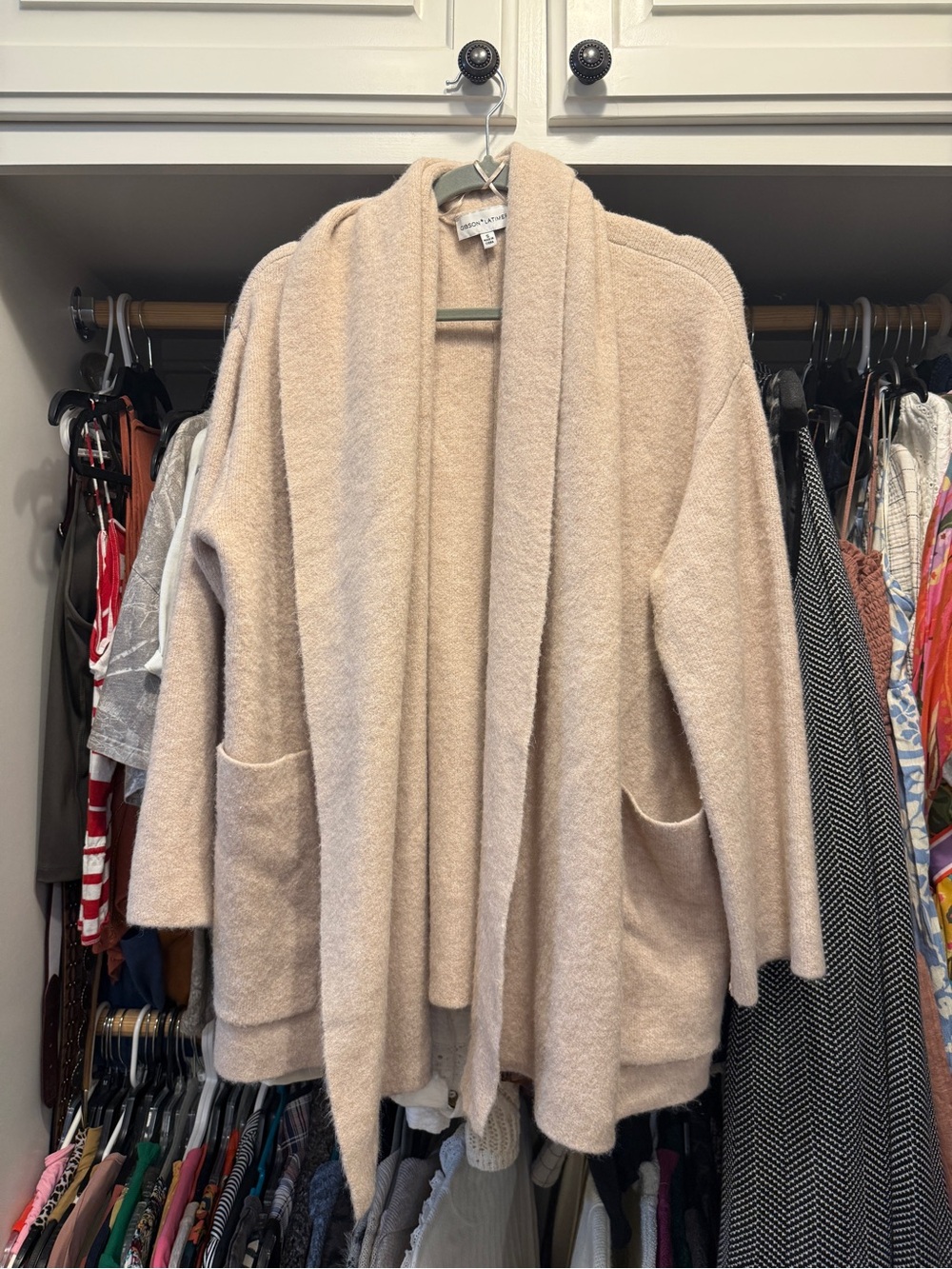 Gibson Latimer Cozy Open-Front Pocket Cardigan in Beige